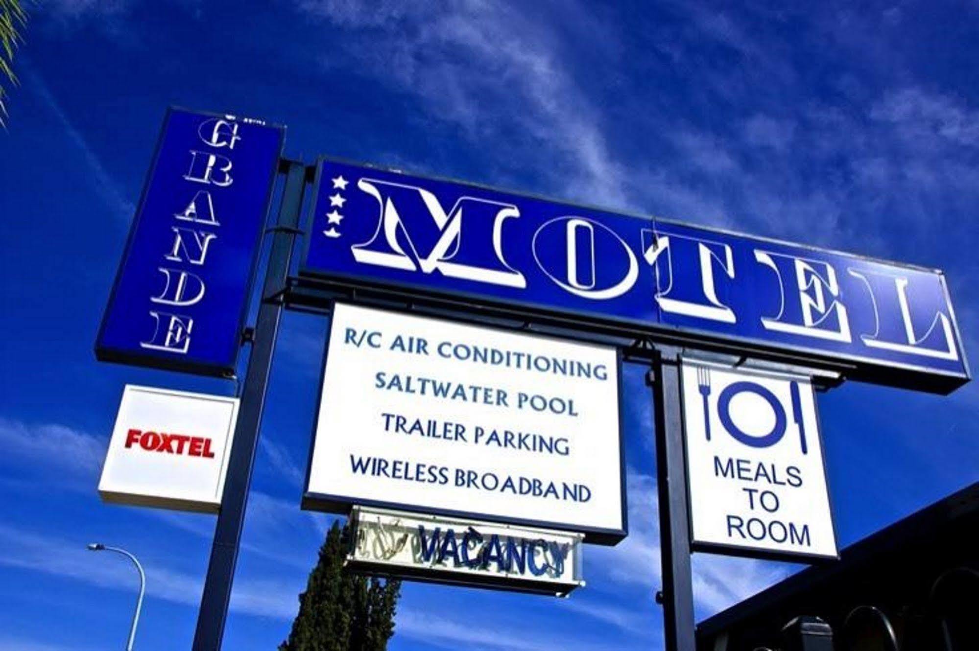 Motel Grande タムワース エクステリア 写真